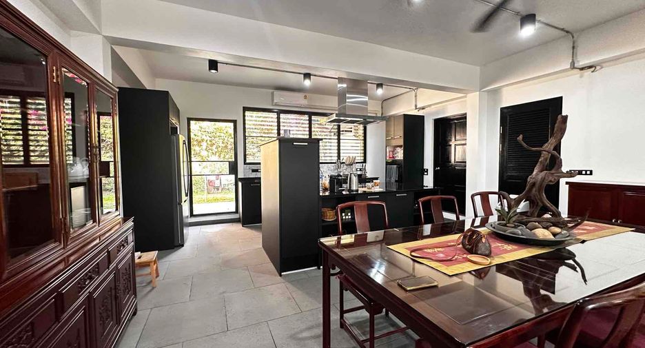 For sale 4 bedrooms villa in Sattahip, Chonburi
