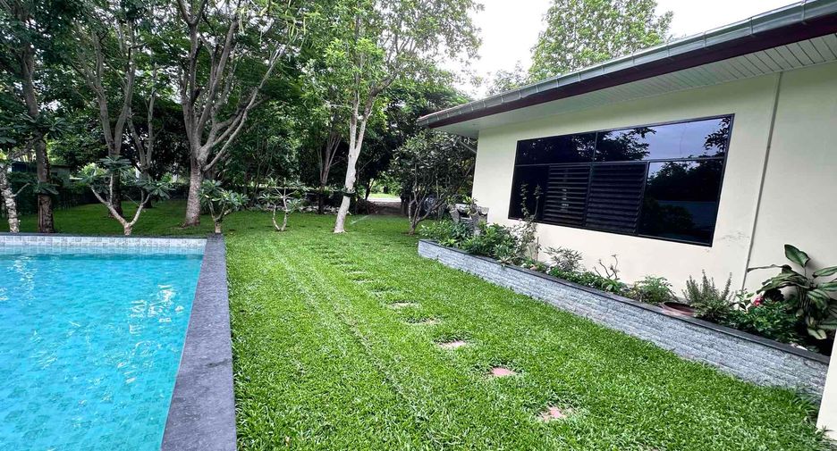 For sale 4 bedrooms villa in Sattahip, Chonburi