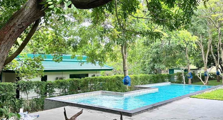 For sale 4 bedrooms villa in Sattahip, Chonburi