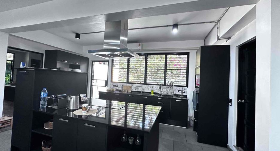 For sale 4 bedrooms villa in Sattahip, Chonburi