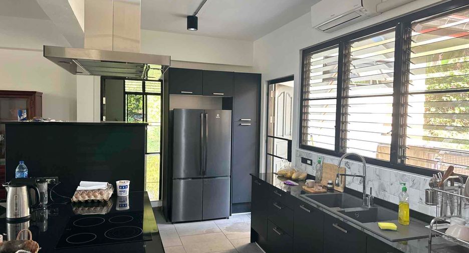 For sale 4 bedrooms villa in Sattahip, Chonburi