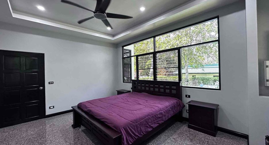 For sale 4 bedrooms villa in Sattahip, Chonburi