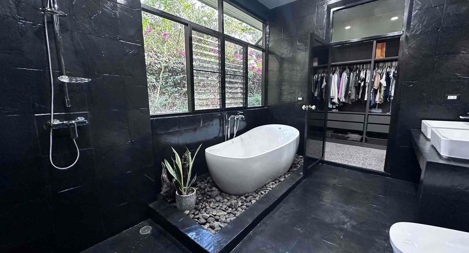For sale 4 bedrooms villa in Sattahip, Chonburi