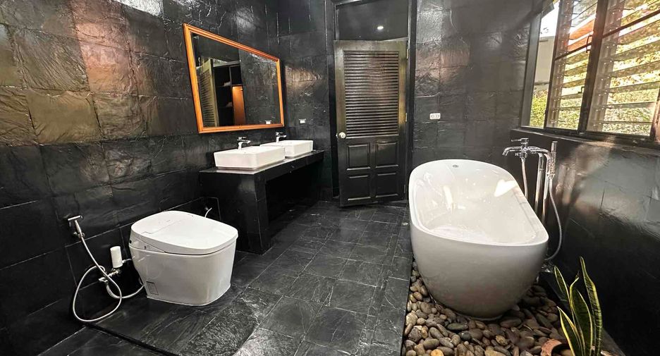 For sale 4 bedrooms villa in Sattahip, Chonburi