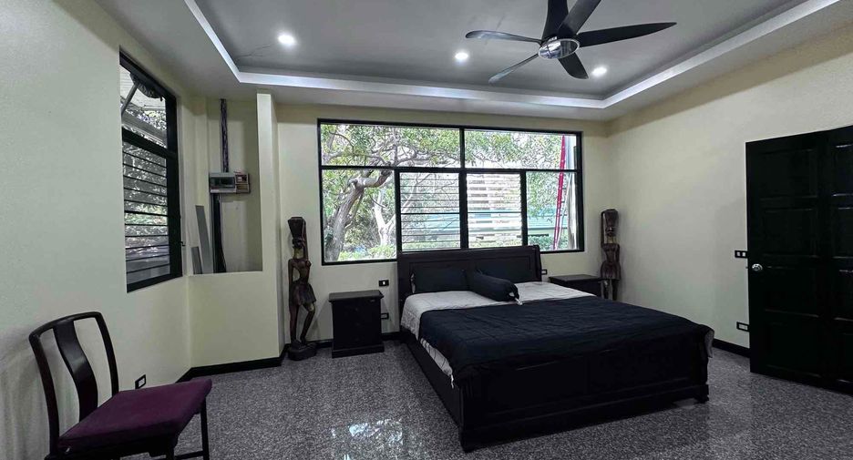 For sale 4 bedrooms villa in Sattahip, Chonburi