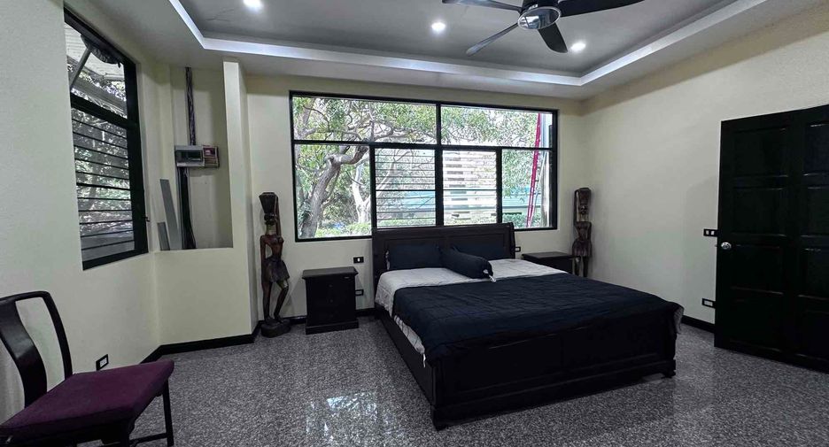 For sale 4 bedrooms villa in Sattahip, Chonburi