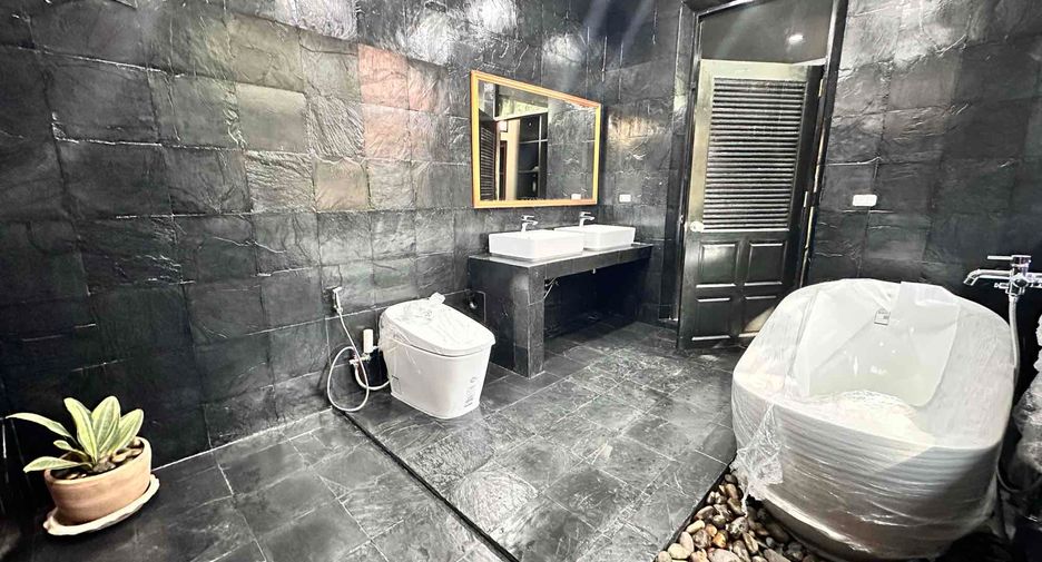 For sale 4 bedrooms villa in Sattahip, Chonburi