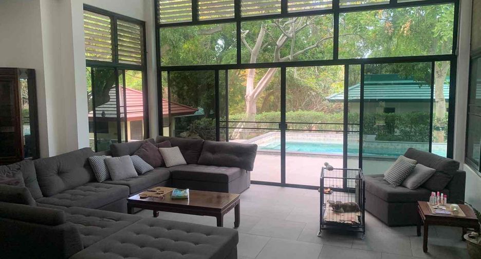 For sale 4 bedrooms villa in Sattahip, Chonburi