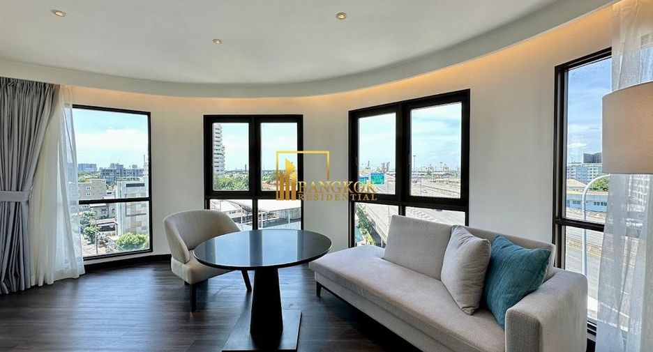 Apartamento con servicios en alquiler de 3 habitaciones en Khlong Toei, Bangkok