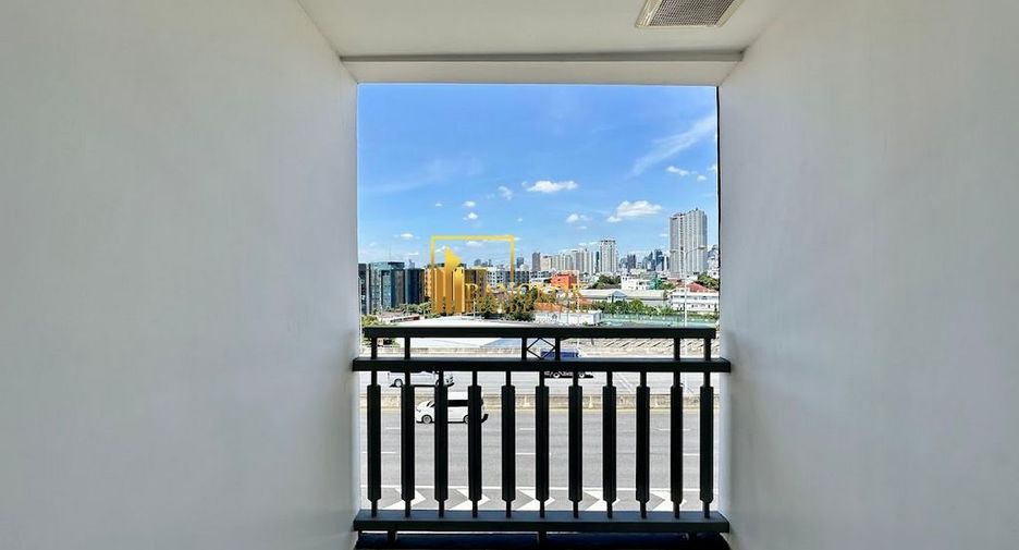 Apartamento con servicios en alquiler de 3 habitaciones en Khlong Toei, Bangkok