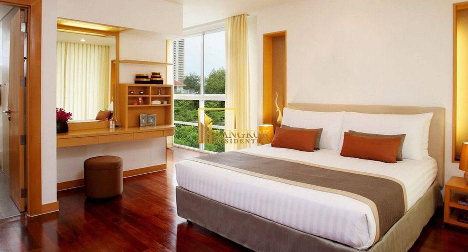 For rent 4 bedrooms apartment in Watthana, Bangkok