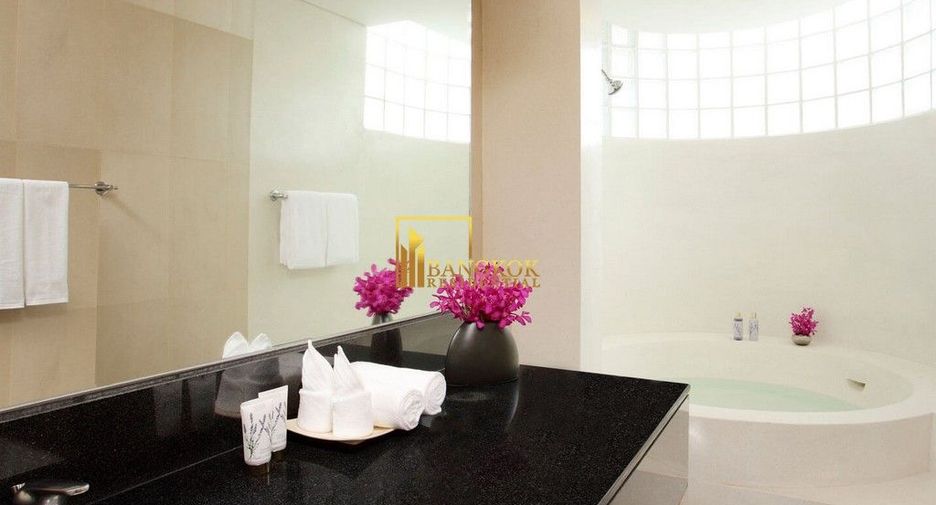 For rent 4 bedrooms apartment in Watthana, Bangkok