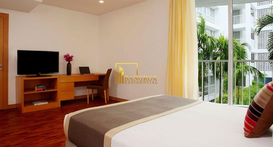 For rent 4 bedrooms apartment in Watthana, Bangkok
