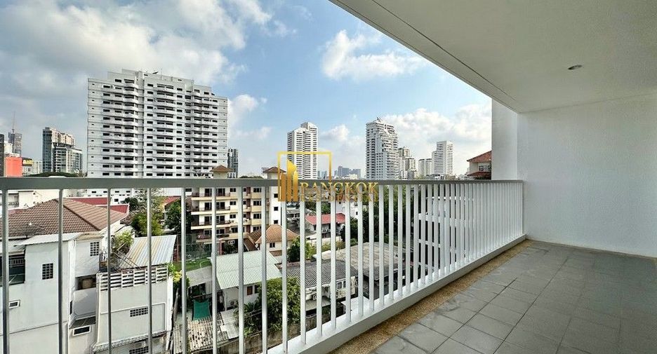 For rent 4 bedrooms apartment in Watthana, Bangkok