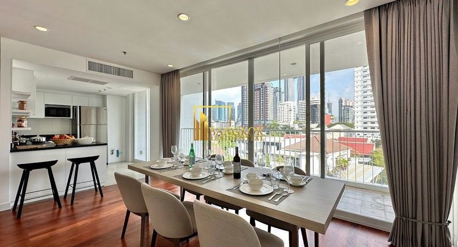 For rent 4 bedrooms apartment in Watthana, Bangkok