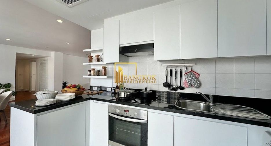 For rent 4 bedrooms apartment in Watthana, Bangkok