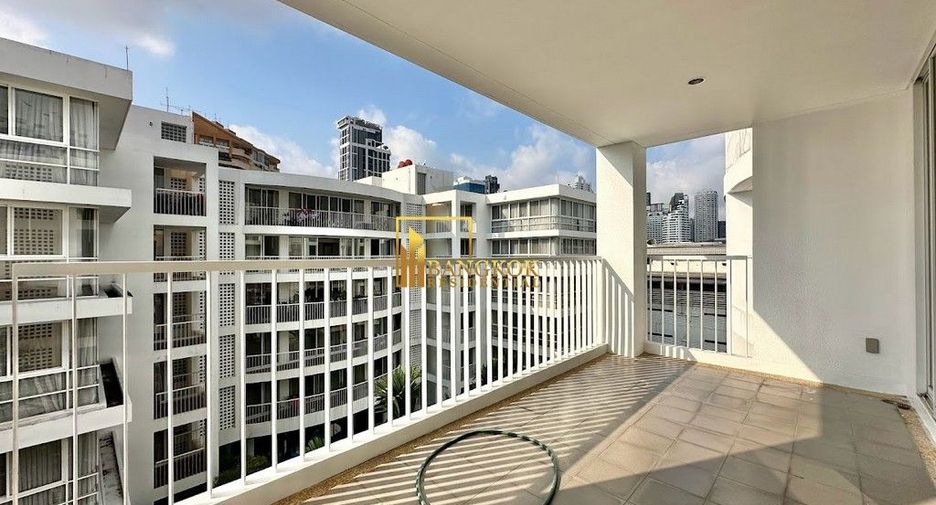 For rent 4 bedrooms apartment in Watthana, Bangkok