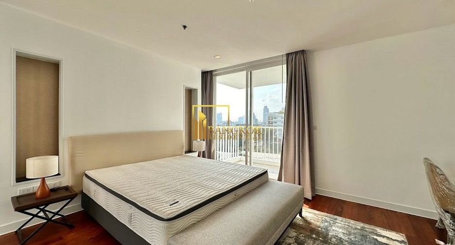 For rent 4 bedrooms apartment in Watthana, Bangkok