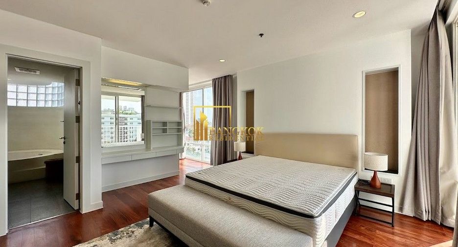 For rent 4 bedrooms apartment in Watthana, Bangkok