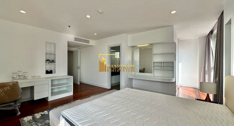 For rent 4 bedrooms apartment in Watthana, Bangkok