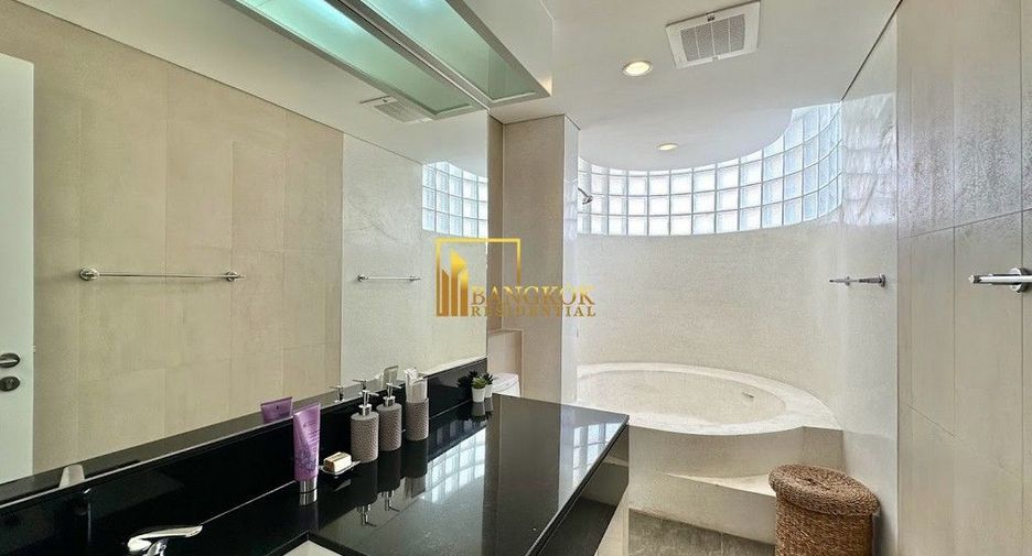 For rent 4 bedrooms apartment in Watthana, Bangkok