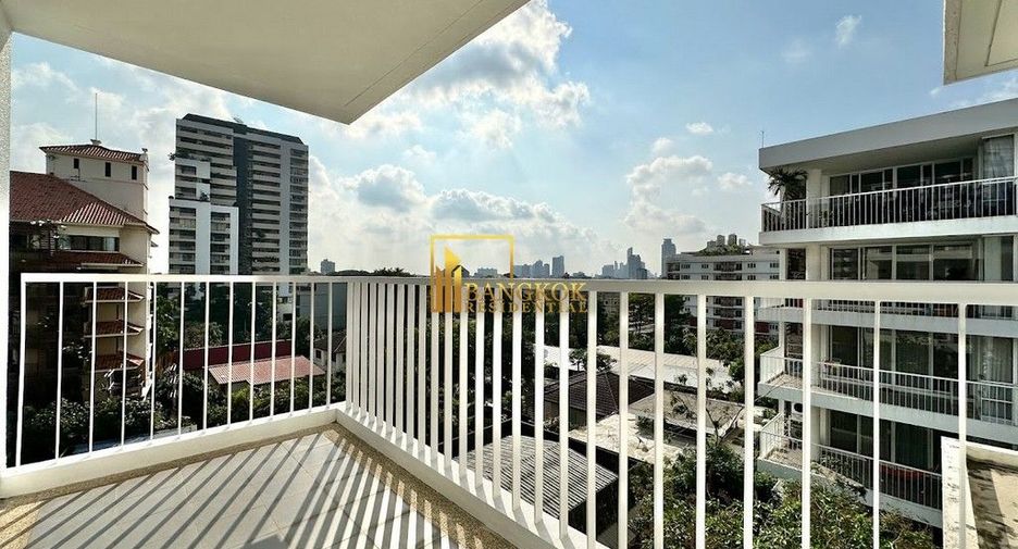 For rent 4 bedrooms apartment in Watthana, Bangkok