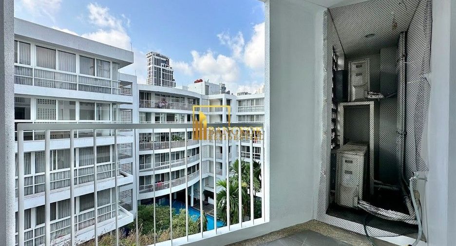 For rent 4 bedrooms apartment in Watthana, Bangkok