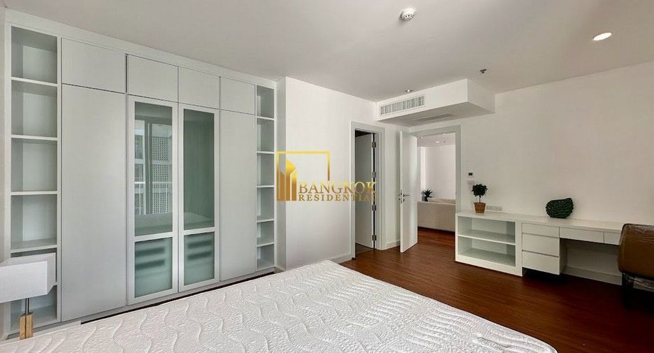 For rent 4 bedrooms apartment in Watthana, Bangkok
