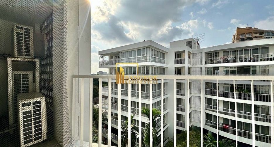 For rent 4 bedrooms apartment in Watthana, Bangkok