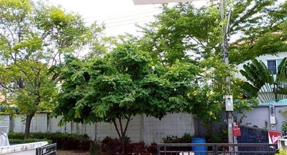 For sale 3 bedrooms townhouse in Mueang Samut Sakhon, Samut Sakhon