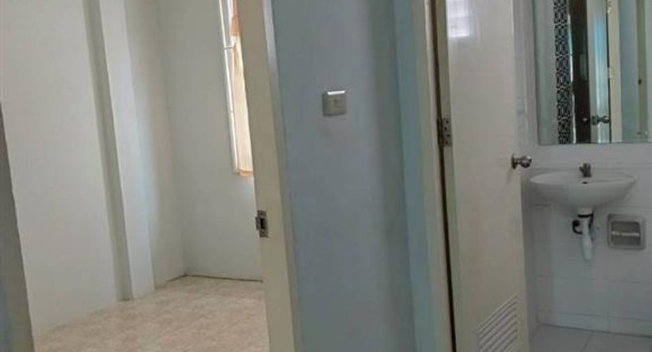 For sale 3 bedrooms townhouse in Mueang Samut Sakhon, Samut Sakhon