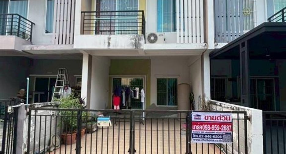 For sale 3 bedrooms townhouse in Mueang Samut Sakhon, Samut Sakhon
