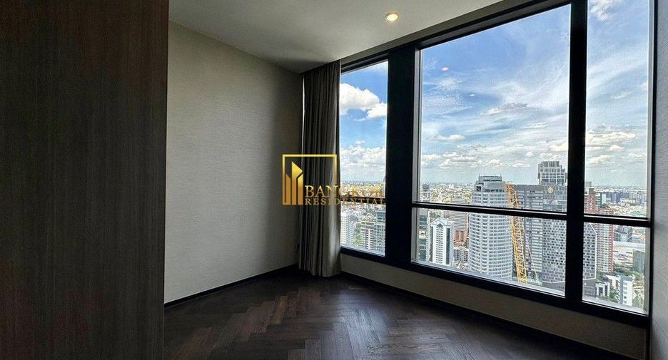 For rent 3 bedrooms condo in Khlong Toei, Bangkok