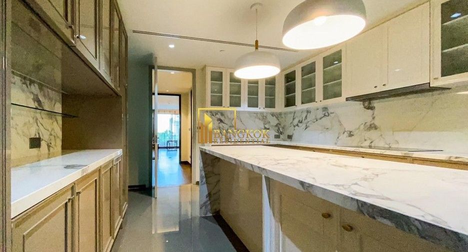 For rent 3 bedrooms condo in Yan Nawa, Bangkok