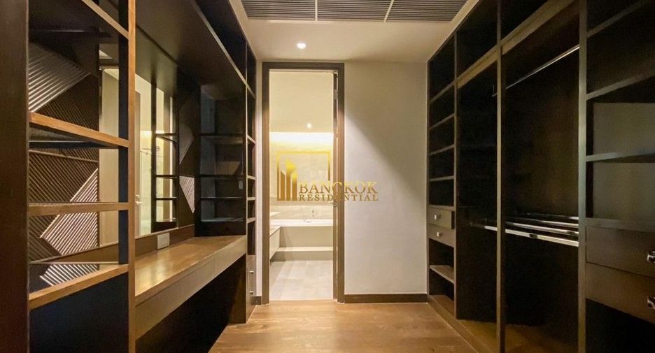 For rent 3 bedrooms condo in Yan Nawa, Bangkok