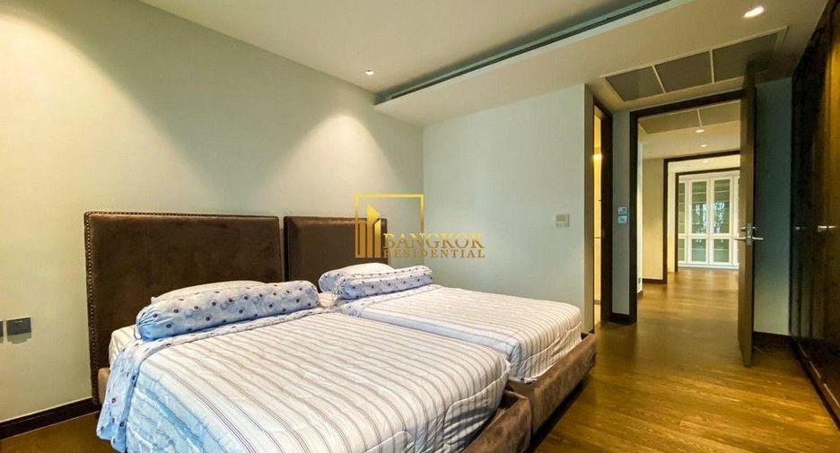 For rent 3 bedrooms condo in Yan Nawa, Bangkok