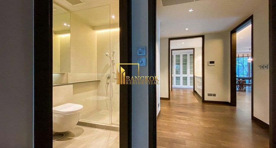 For rent 3 bedrooms condo in Yan Nawa, Bangkok