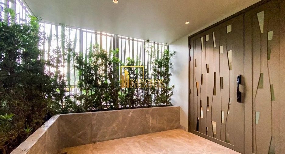 For rent 3 bedrooms condo in Yan Nawa, Bangkok