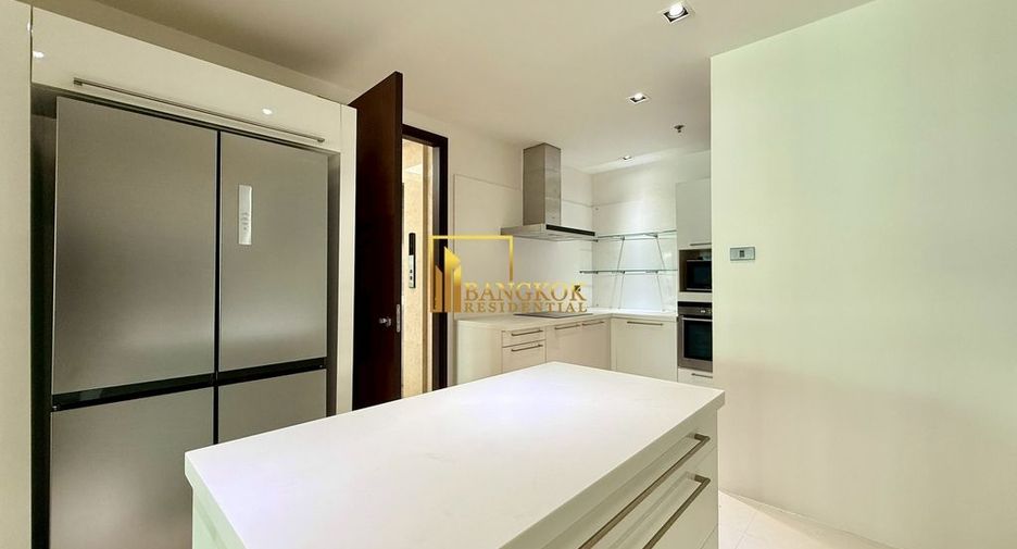 Condo en alquiler de 4 habitaciones en Khlong Toei, Bangkok