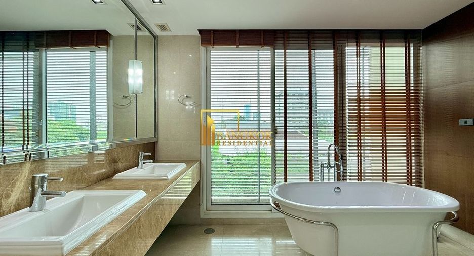 Condo en alquiler de 4 habitaciones en Khlong Toei, Bangkok
