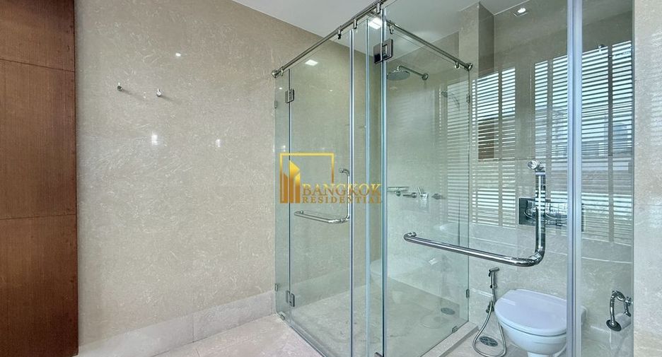 Condo en alquiler de 4 habitaciones en Khlong Toei, Bangkok