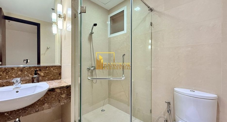 Condo en alquiler de 4 habitaciones en Khlong Toei, Bangkok