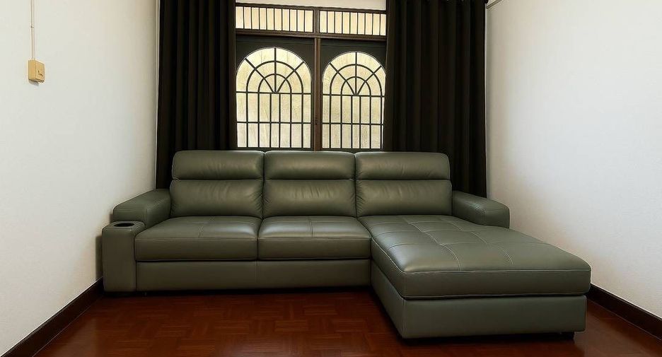 For rent 3 bedrooms townhouse in Bang Kapi, Bangkok