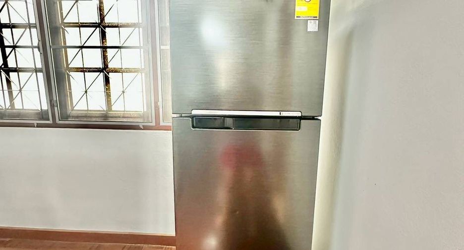 For rent 3 bedrooms townhouse in Bang Kapi, Bangkok
