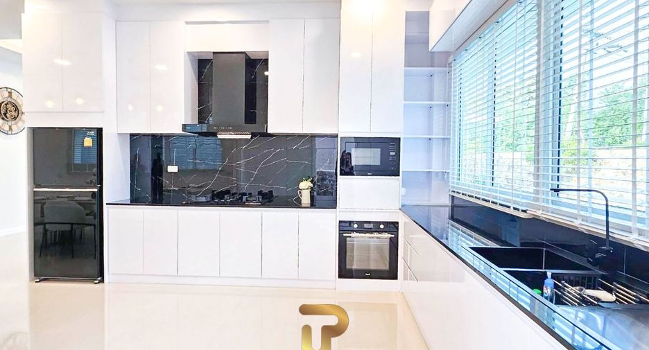 For sale 3 ベッドルーム villa in Bang Lamung, Chonburi