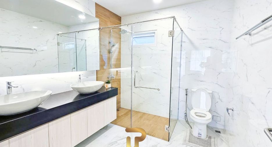 For sale 3 ベッドルーム villa in Bang Lamung, Chonburi