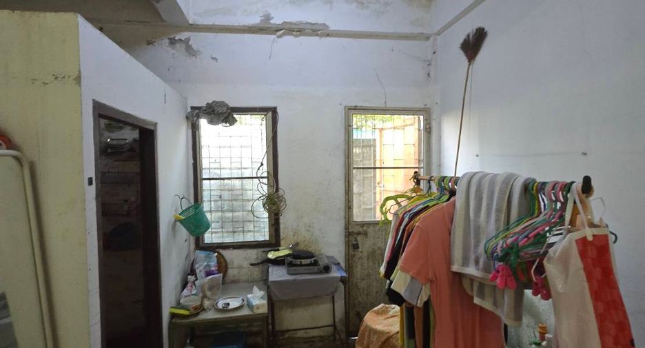 For sale 20 bedrooms apartment in Mueang Samut Prakan, Samut Prakan