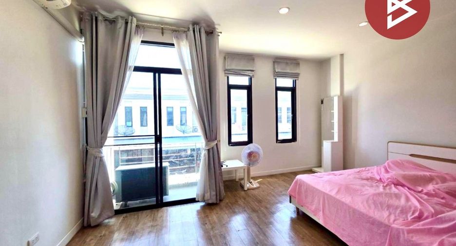 For sale 3 bedrooms townhouse in Mueang Chon Buri, Chonburi