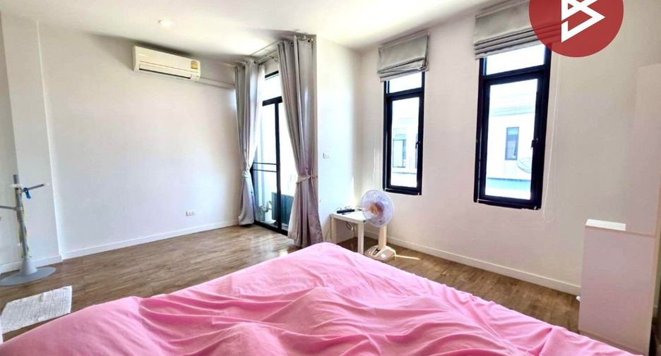 For sale 3 bedrooms townhouse in Mueang Chon Buri, Chonburi