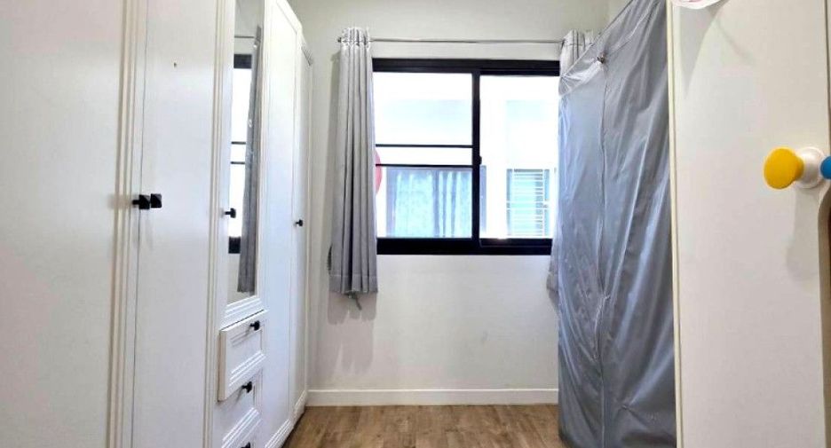 For sale 3 bedrooms townhouse in Mueang Chon Buri, Chonburi